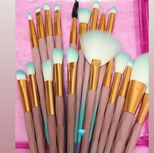 Eyeshadow brushes